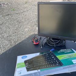 Old Computer With Keyboard *works* Barely Used 