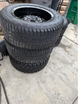 Hummer rims and tires 85 percent thread on tire