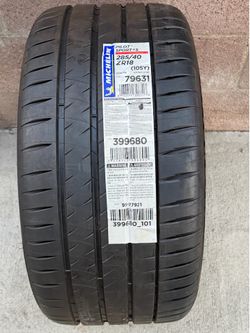 Michelin Pilot Sport 4 S 285/40 ZR18 Tire