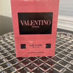 Valentino Donna Born In Roma