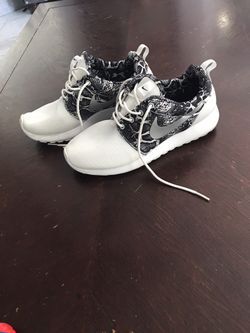NIKE Size 8