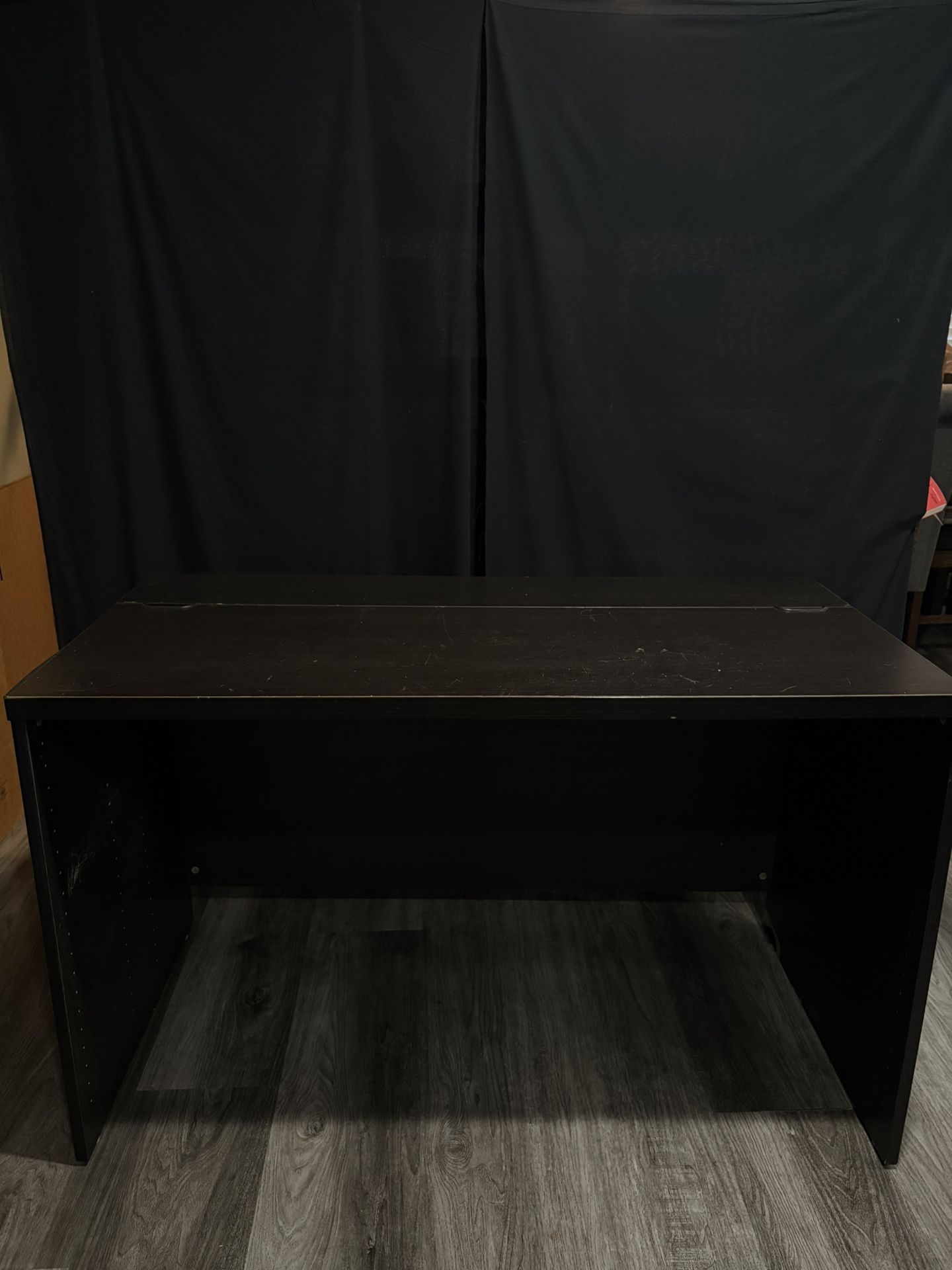 Desk\table