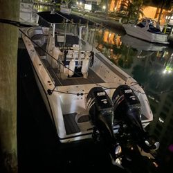 2000 Century 31 twin Suzuki 250 4stroke 2014 loaded no trailer 69000 