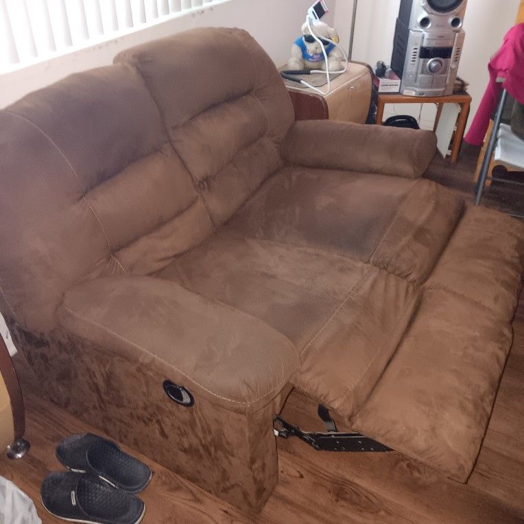 Recliner Couch ๐