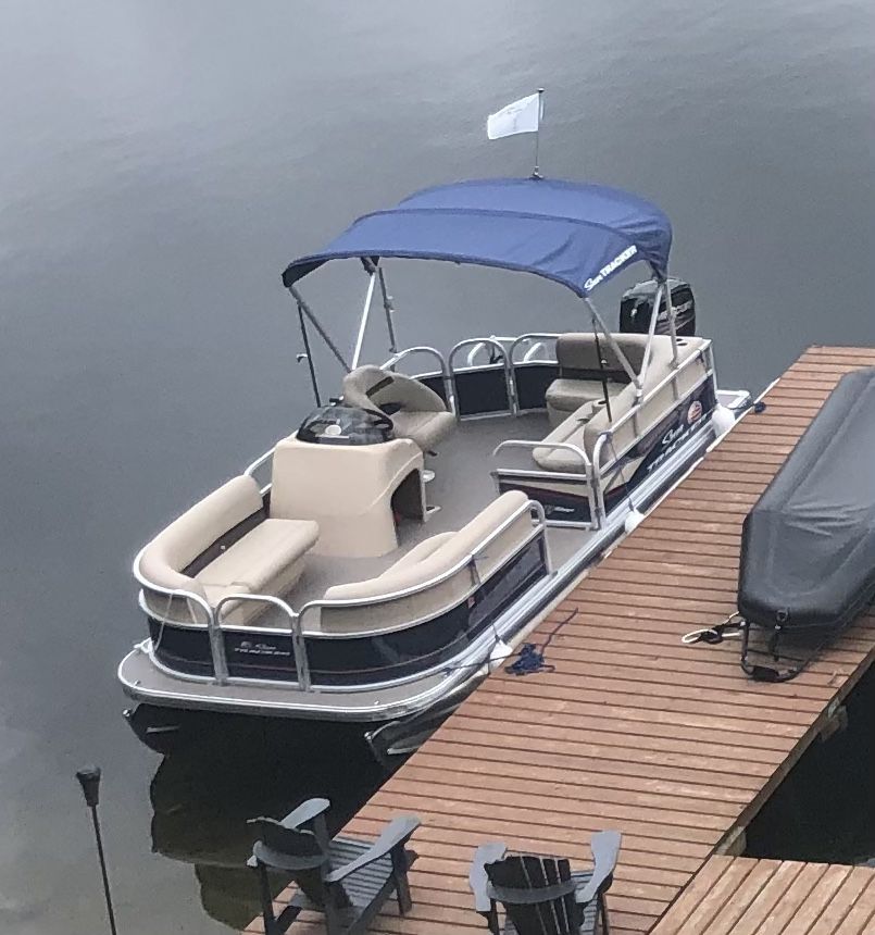2019 Tracker Party Barge 18