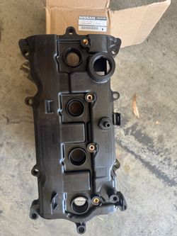 NISSAN OEM VALVE COVER