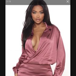Fashion nova/holiday outfit/satin dress