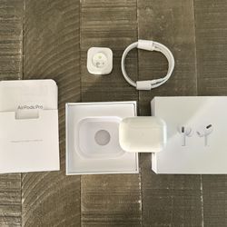 AirPods Wireless Charging Case