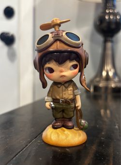 Hirono x Le Petit Prince Series secret  figure The Pilot with Base & Card