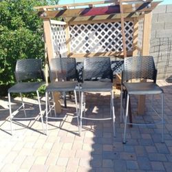 4 Requiez Office Chairs 