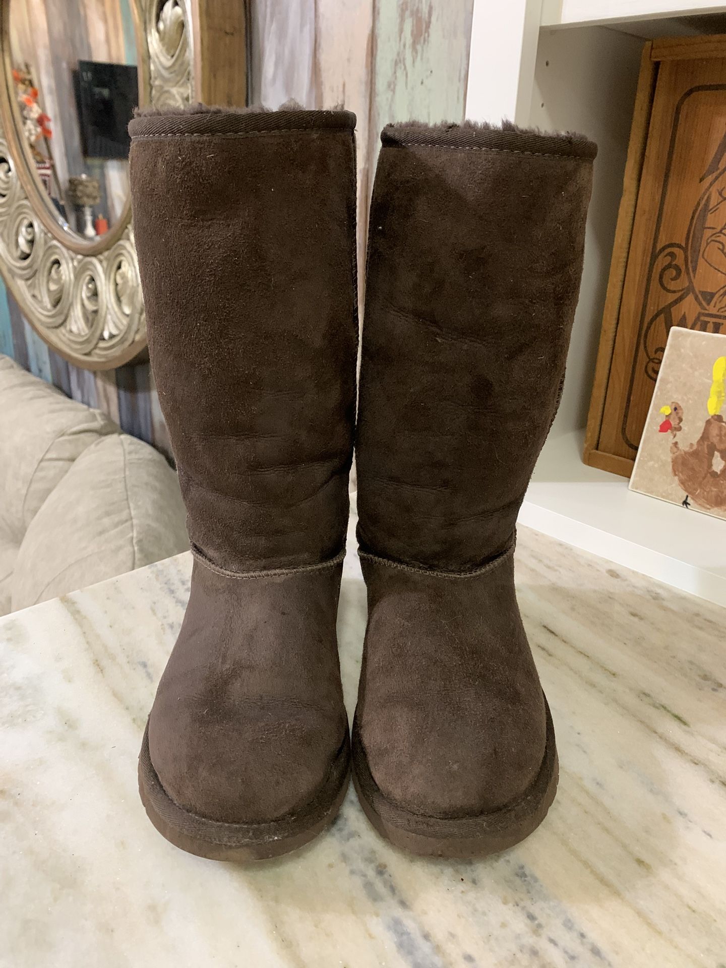 Ladies Sz 6 UGG boots