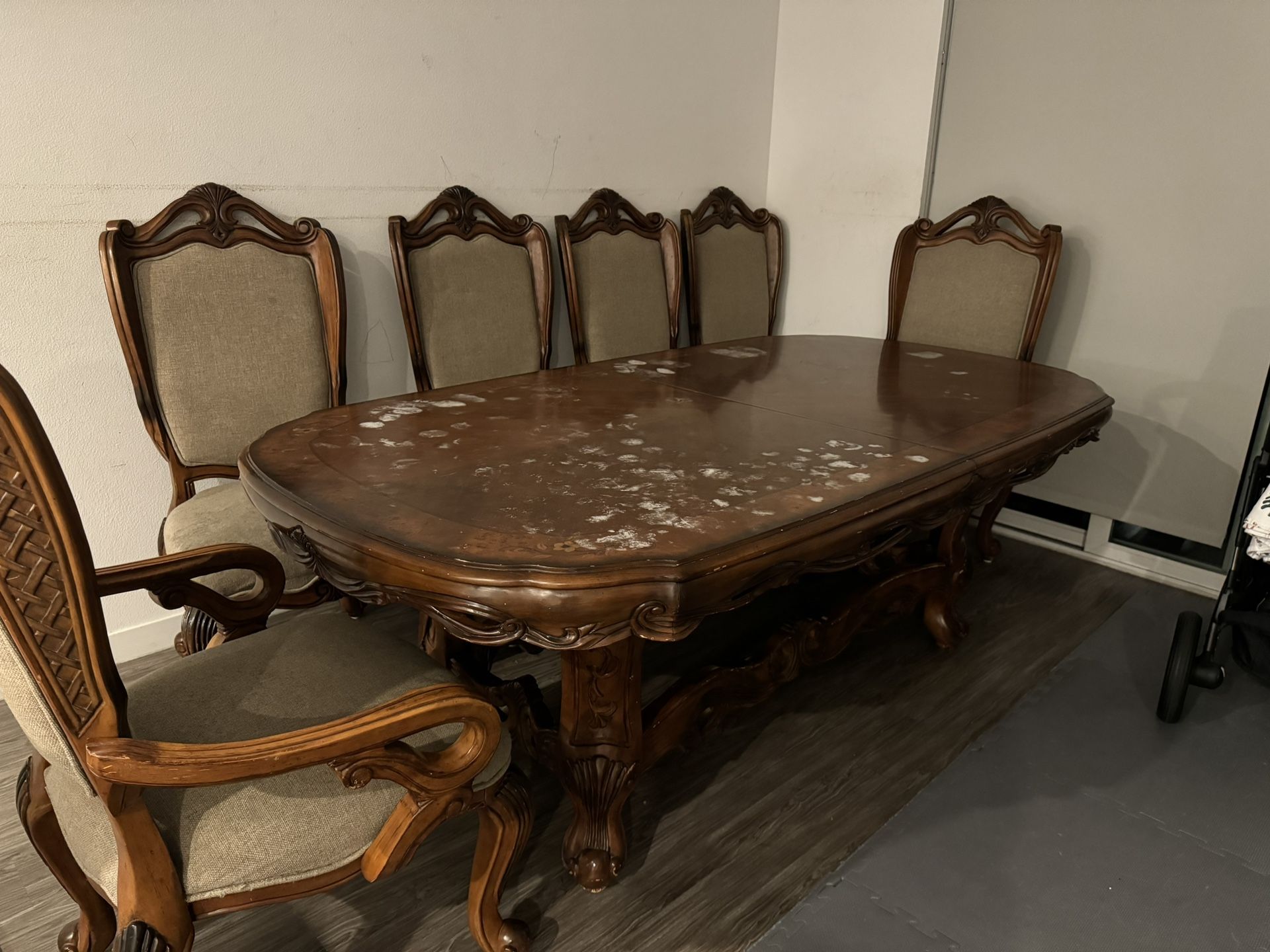 Dining Table with 6 Chairs 