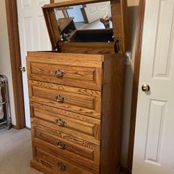 🎈Solid Oak Dresser