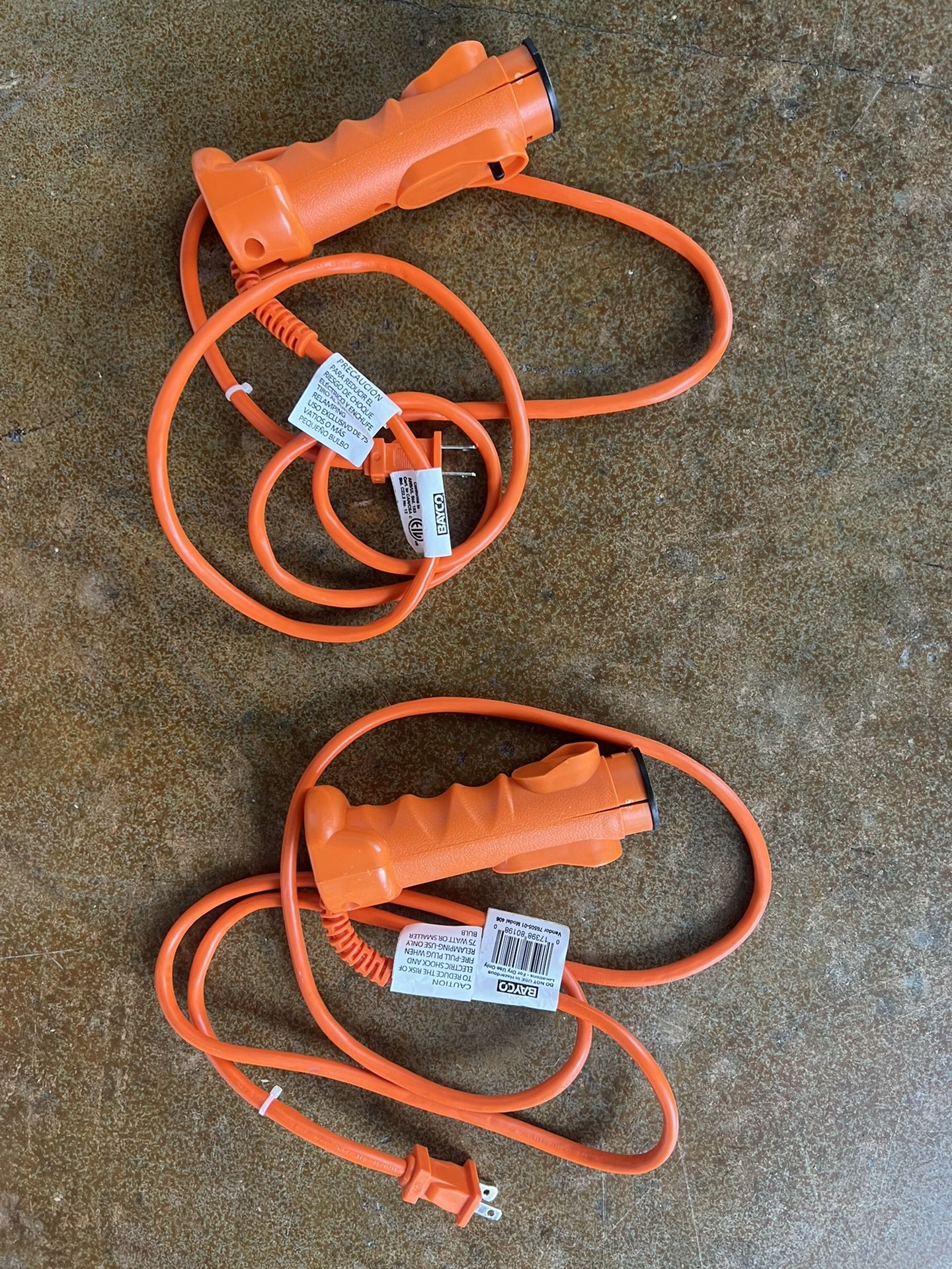 Lot of 2 HDX 769-361 Incandescent Utility Lights 6ft 18 AWG 75 Watt 125 VAC - Used Missing Cage