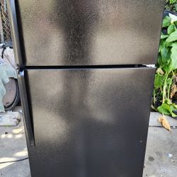 Precioso Refrigerador Whirlpool Seminuevo Tiene Maquina Para Hacer Hielo Listo Para Usar Super Limpio Lo Tengo Conectado $200
