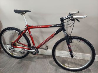 Schwinn Moab mountain bike size M/L ,  21 spd , in good condition