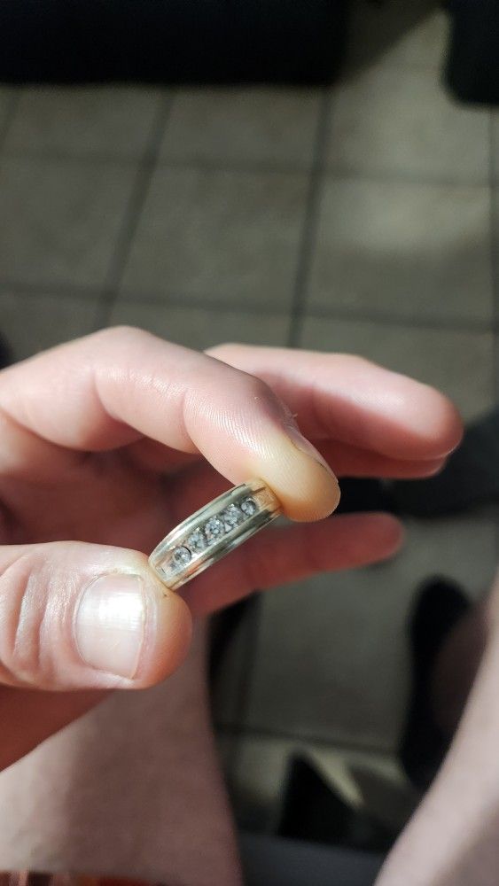 10k White Gold Wedding Ring
