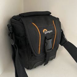 Lowepro Adventura SH 140 II Shoulder Bag for DSLR Camera with 2 Lenses and Flash