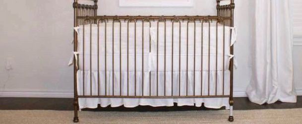 Bratt Decor Crib