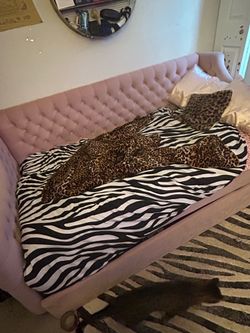 Pink daybed