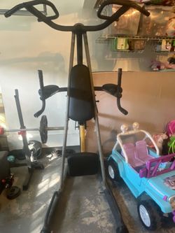 Pull up and dip machine