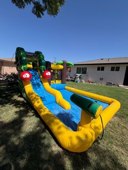 FREE DELIVERY 500$$$WATER BOUNCE HOUSE COMMERCIAL 500 COMES WITH BLOWER