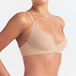 Skims Weightless Scoop Bra