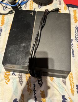 PS 4 With 2 Controllers And Game Included