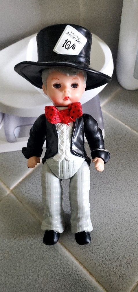 2010 Madame Alexander Mad Hatter McDonald's Happy Meal Doll Alice In Wonderland