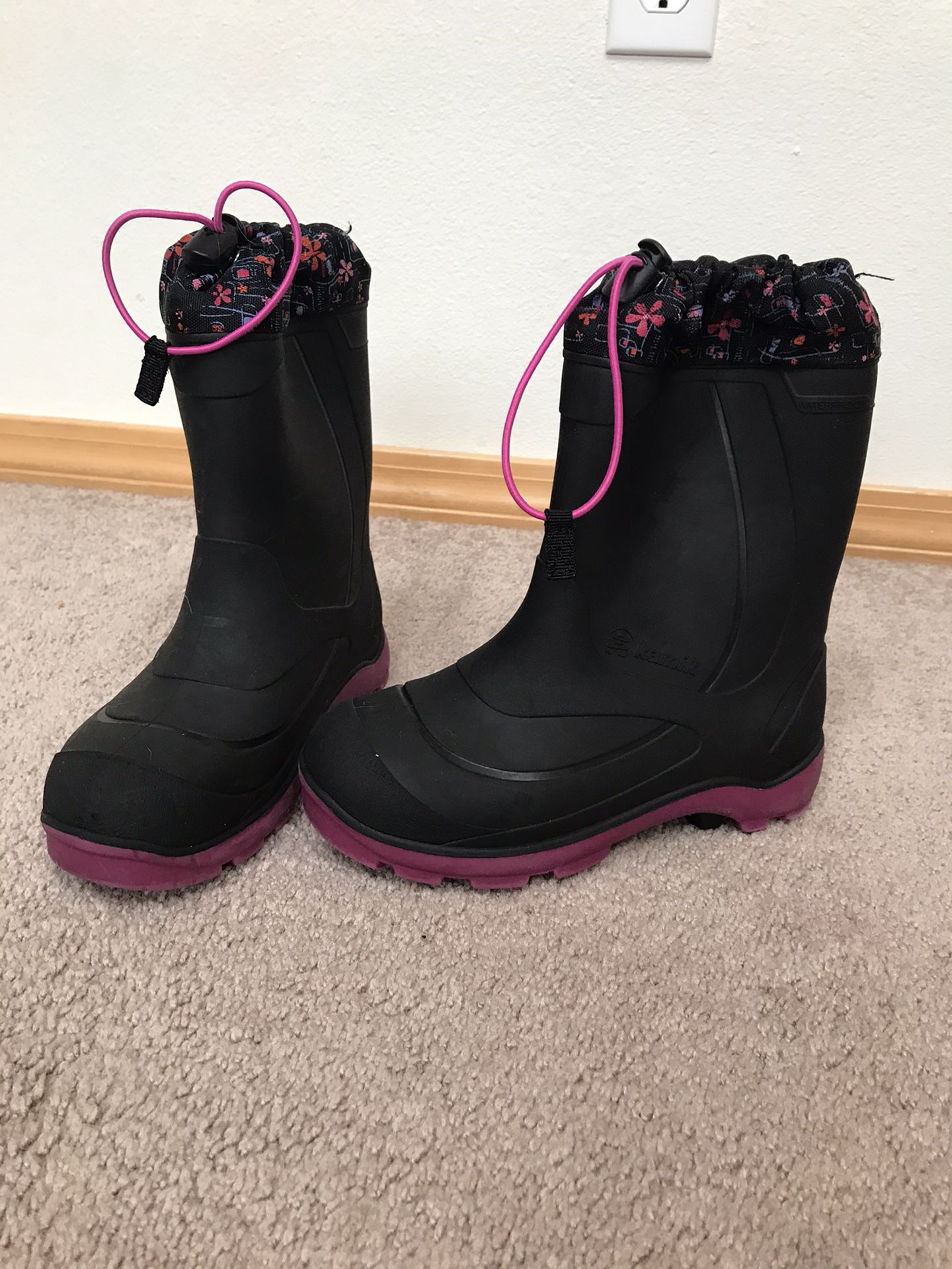 Girls Kamik snow boots size 2