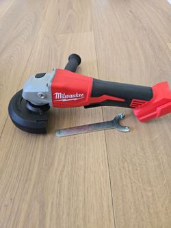 Milwaukee MI8 FUEL 4-1/21/$" Grinder w/ Paddle switch