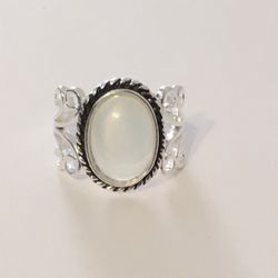 Vintage Style Moonstone Ring, Size 6