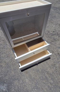Jewelry box