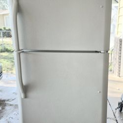 Free Delivery!! Very Nice Refrigerator.  Spotless Inside And Out.