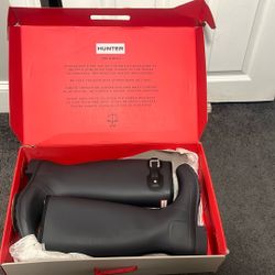 Hunter Original Tall Rain Boots – Women’s Size 8 (NEW in Box)