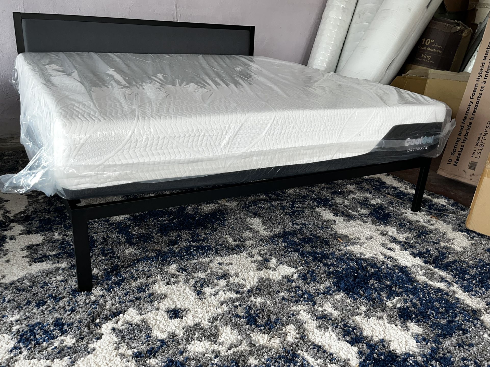 New King Size Cool Ultimate Gel Memory Foam 14-inch Mattress (Last One In Stock)