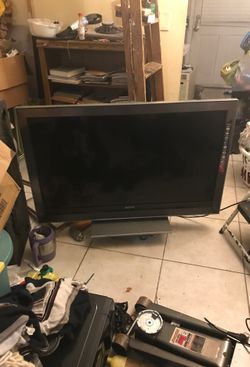 One 50 inches Sony tv flat stile