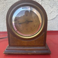 Vintage Telechron electric mantel clock by Warren Telechron Co. (Ashland, MA, USA). Classic wooden case with brass bezel and original face. 	•	Model: 