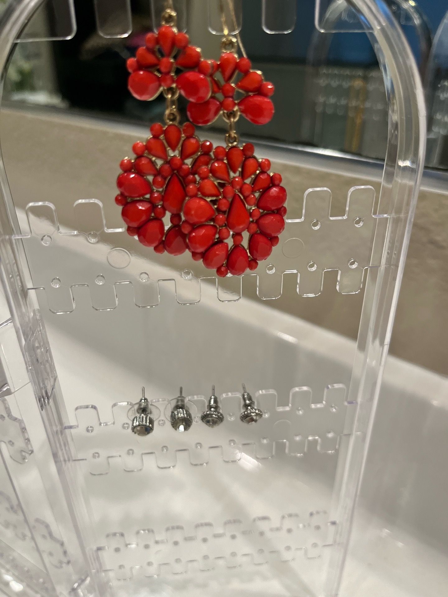 Earrings holder