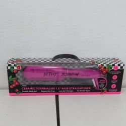 Betsy Johnson Hair Straightener 