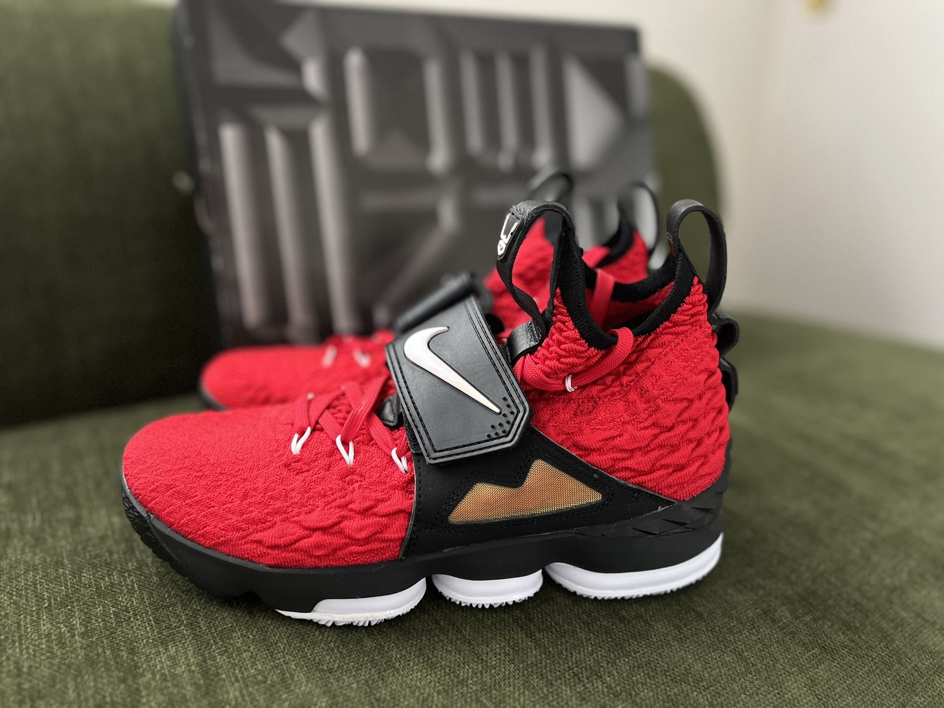 Nike LeBron 15 Red Diamond Turf Deion Sanders Prime Size 9 Brand New