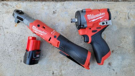Milwaukee bundle 1/2 impact and ratchet