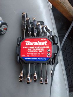 Ratcheting wrench set