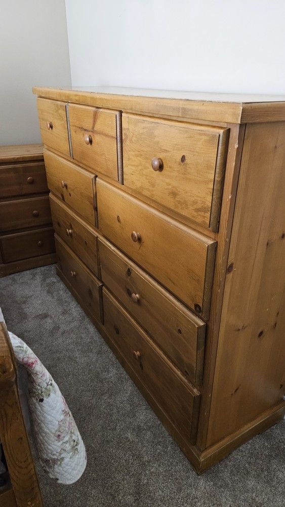 Pine Country Sleigh  Bedroom Set (Queen)