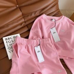 Women Alo And Lululemon 