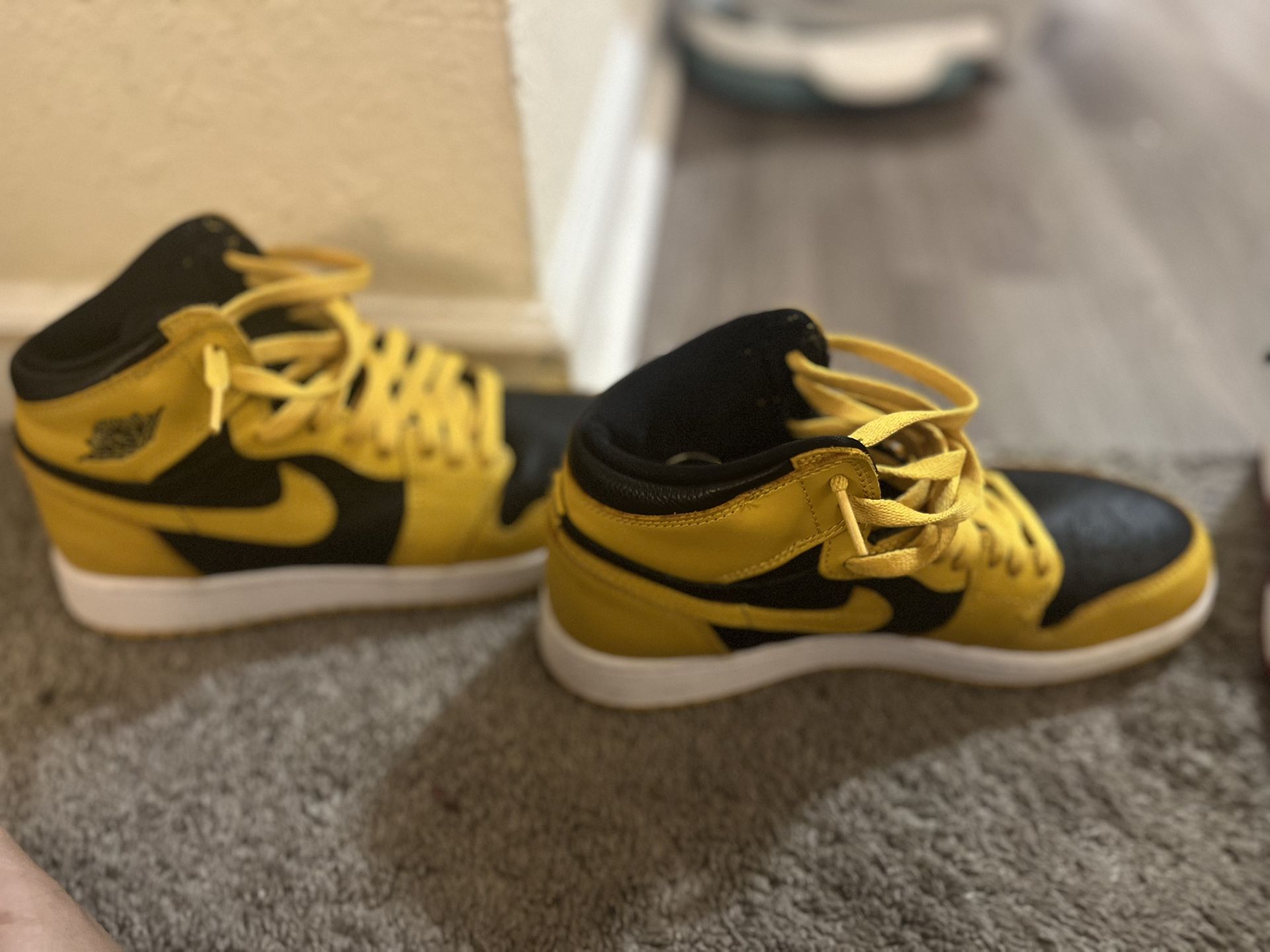 Hello And Black Jordan 1 Used 