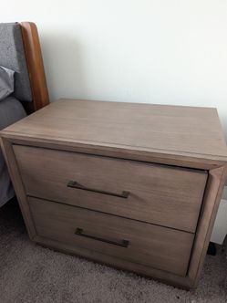🛏️ Furniture Row "Hialeah" Bedroom Set — 5-Drawer Chest + 2 Nightstands — Moving Sale