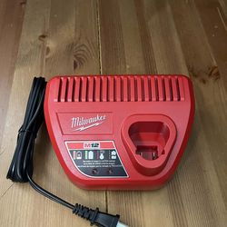 Milwaukee M12 Charger