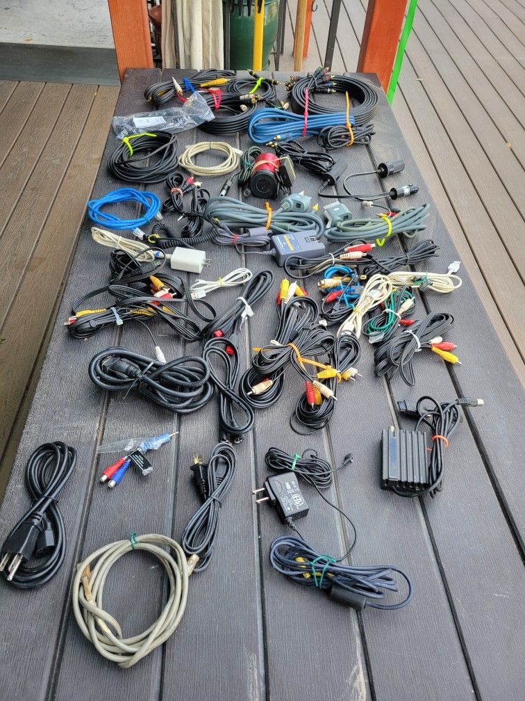 Miscellaneous electronics and cords. Make me an offer.