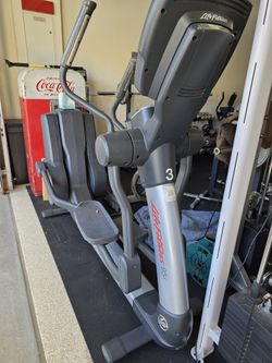 Life Fitness 95X Cross-Trainer (Commercial Gym Elliptical)